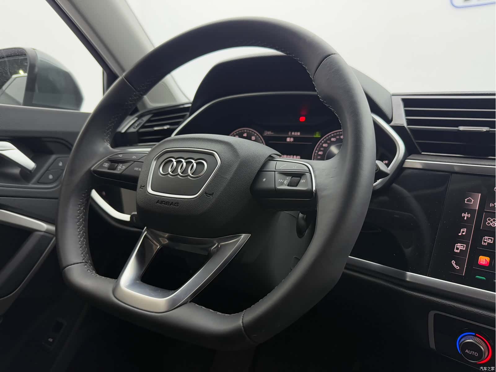 Audi Q3, 2023 13