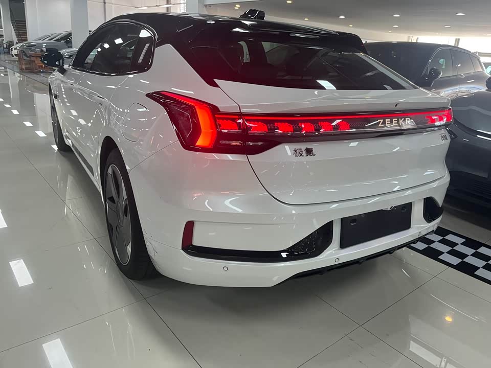 Zeekr 001