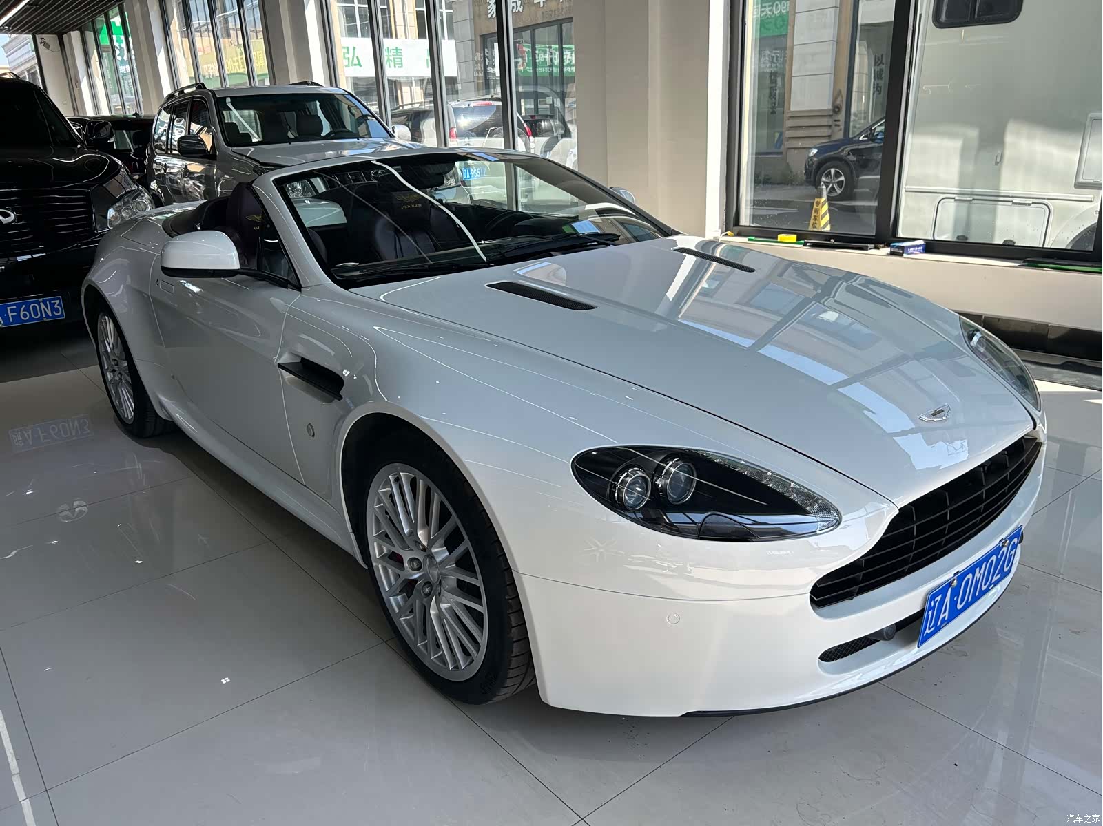 Aston Martin Vantage, 2011 3