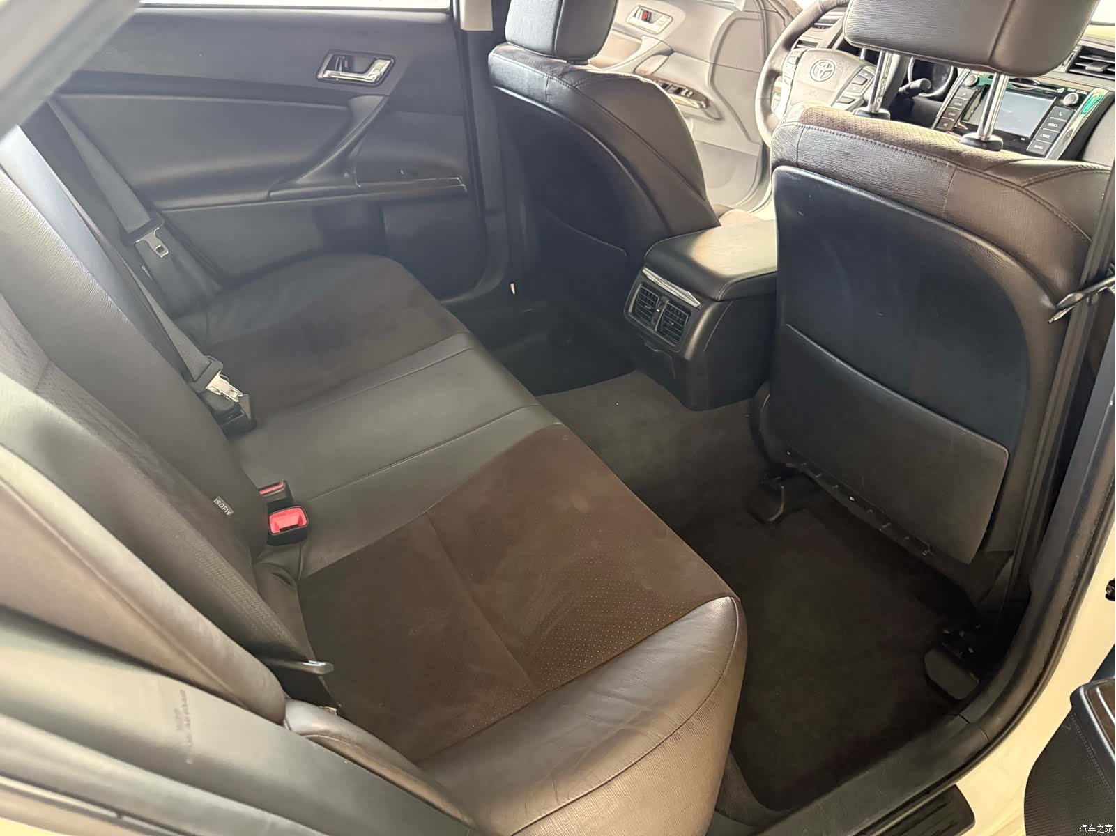 Toyota 2.5V, 2015 11