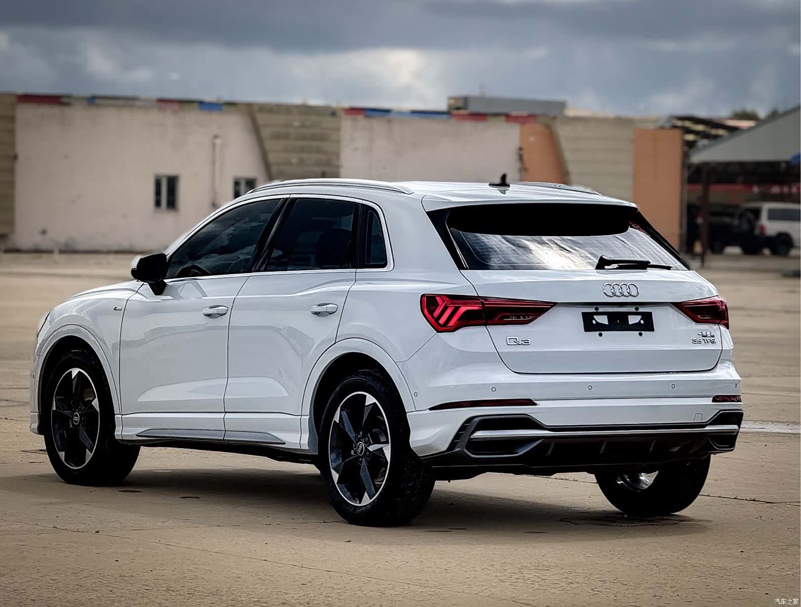 Audi Q3, 2023 4