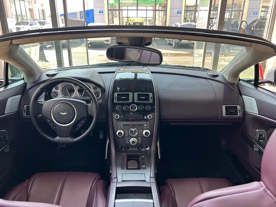 Aston Martin V8 Vantage