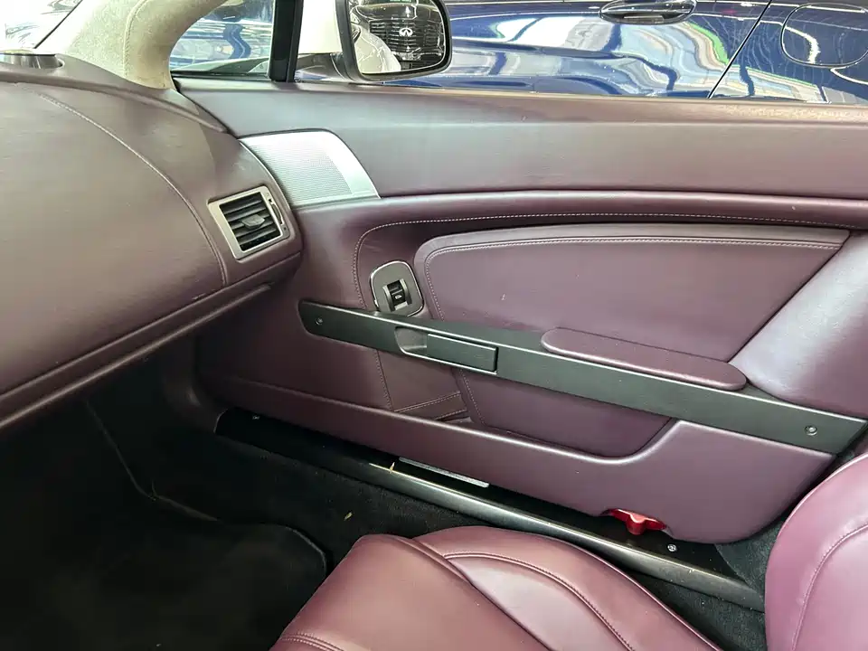 Aston Martin V8 Vantage