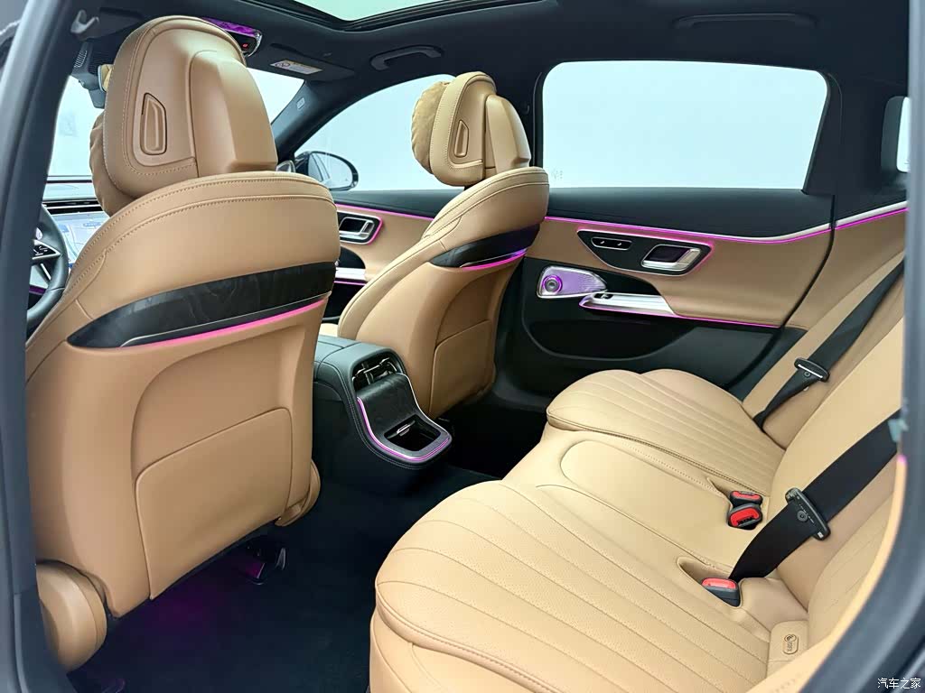 Mercedes-Benz E-Class, 2026 12