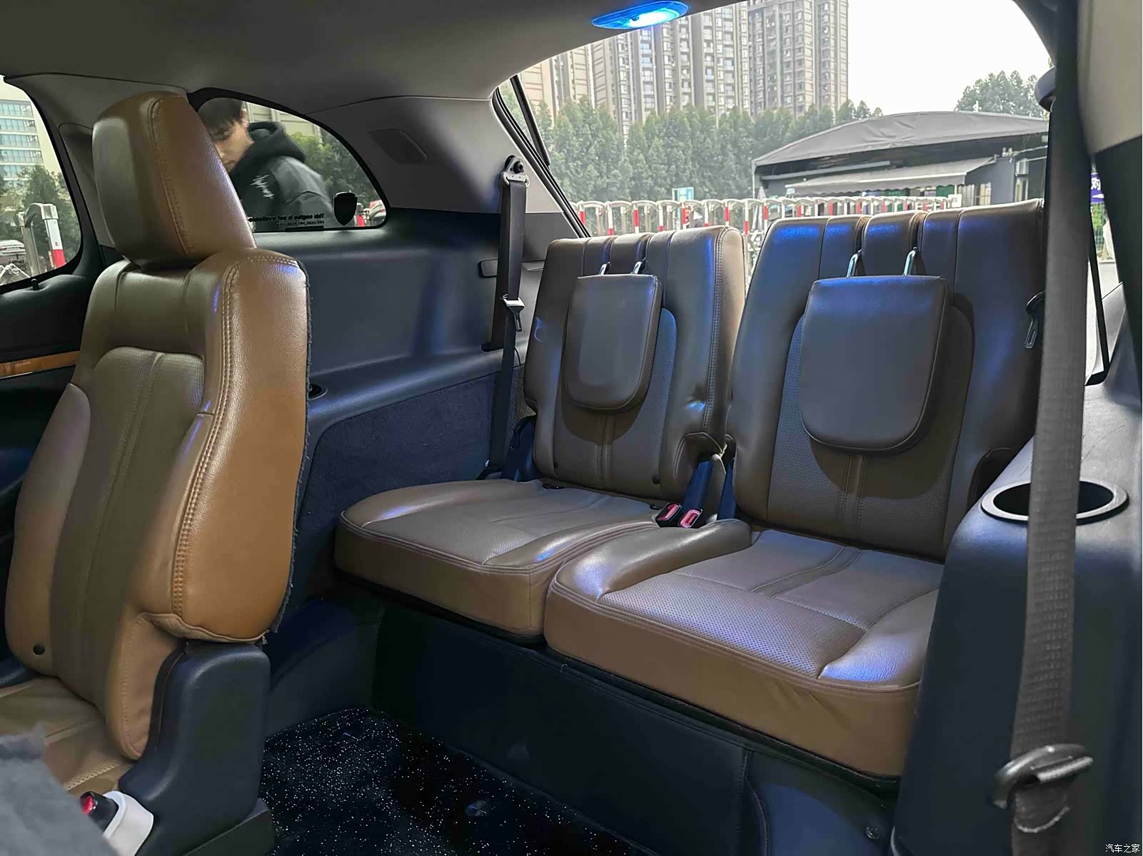 Lincoln MKT, 2012 21