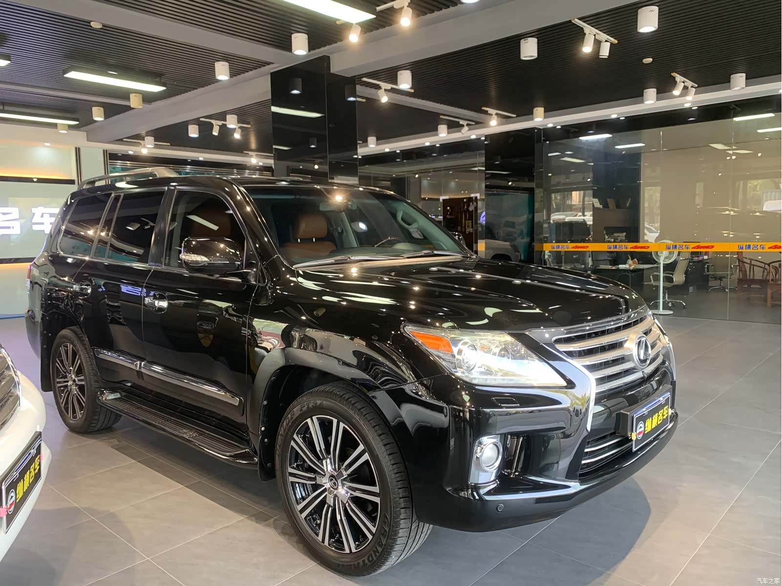 Lexus LX, 2013 3
