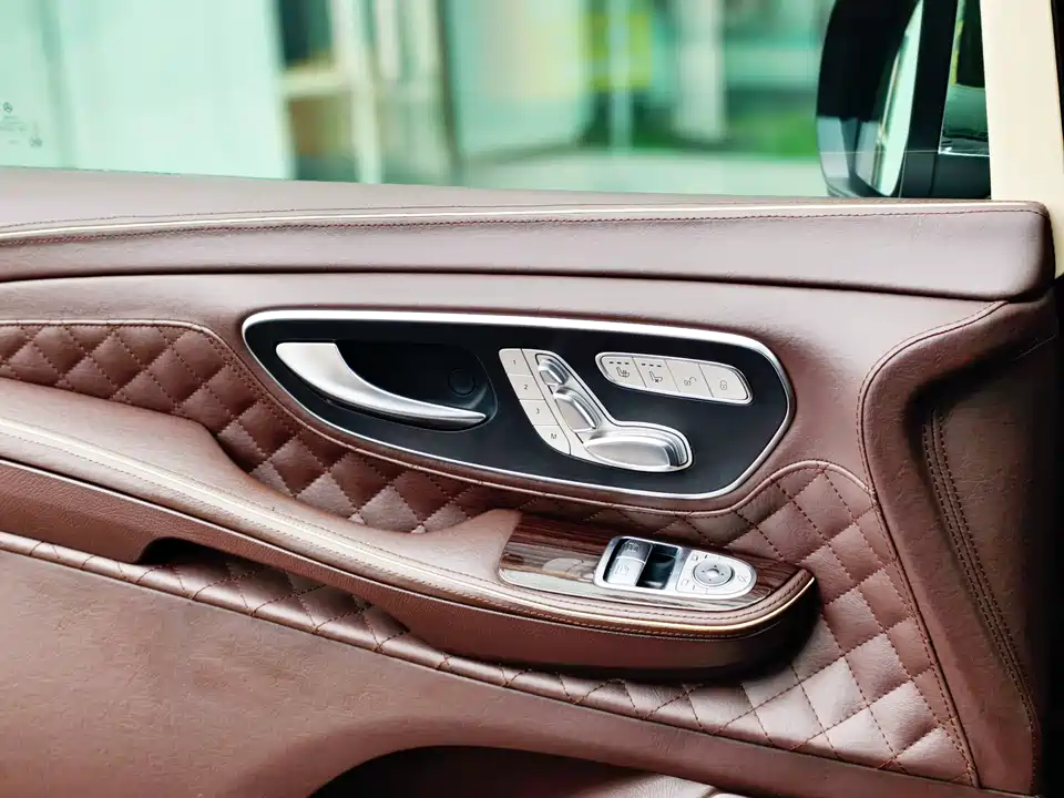 Mercedes-Benz V-class