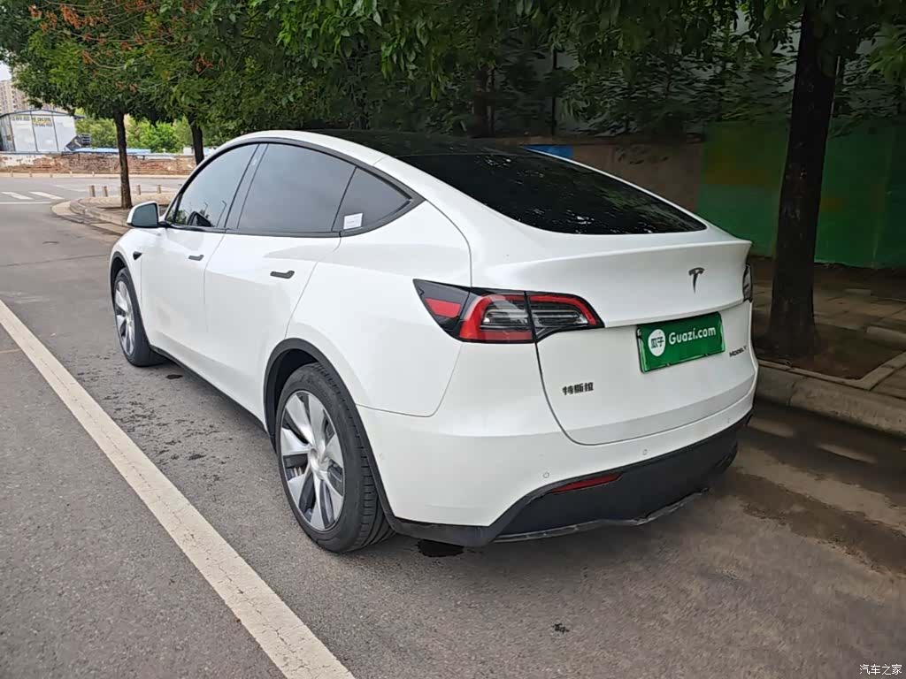 Tesla Model Y, 2023 все фото