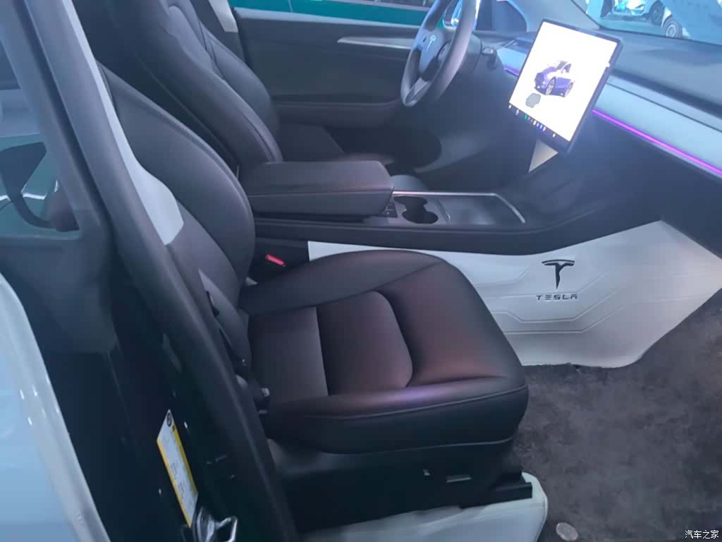 Tesla Model Y, 2023 25