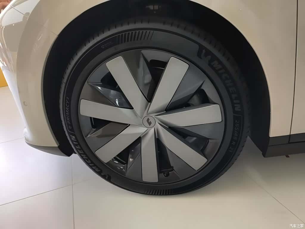 Li Auto i8, 2025 23
