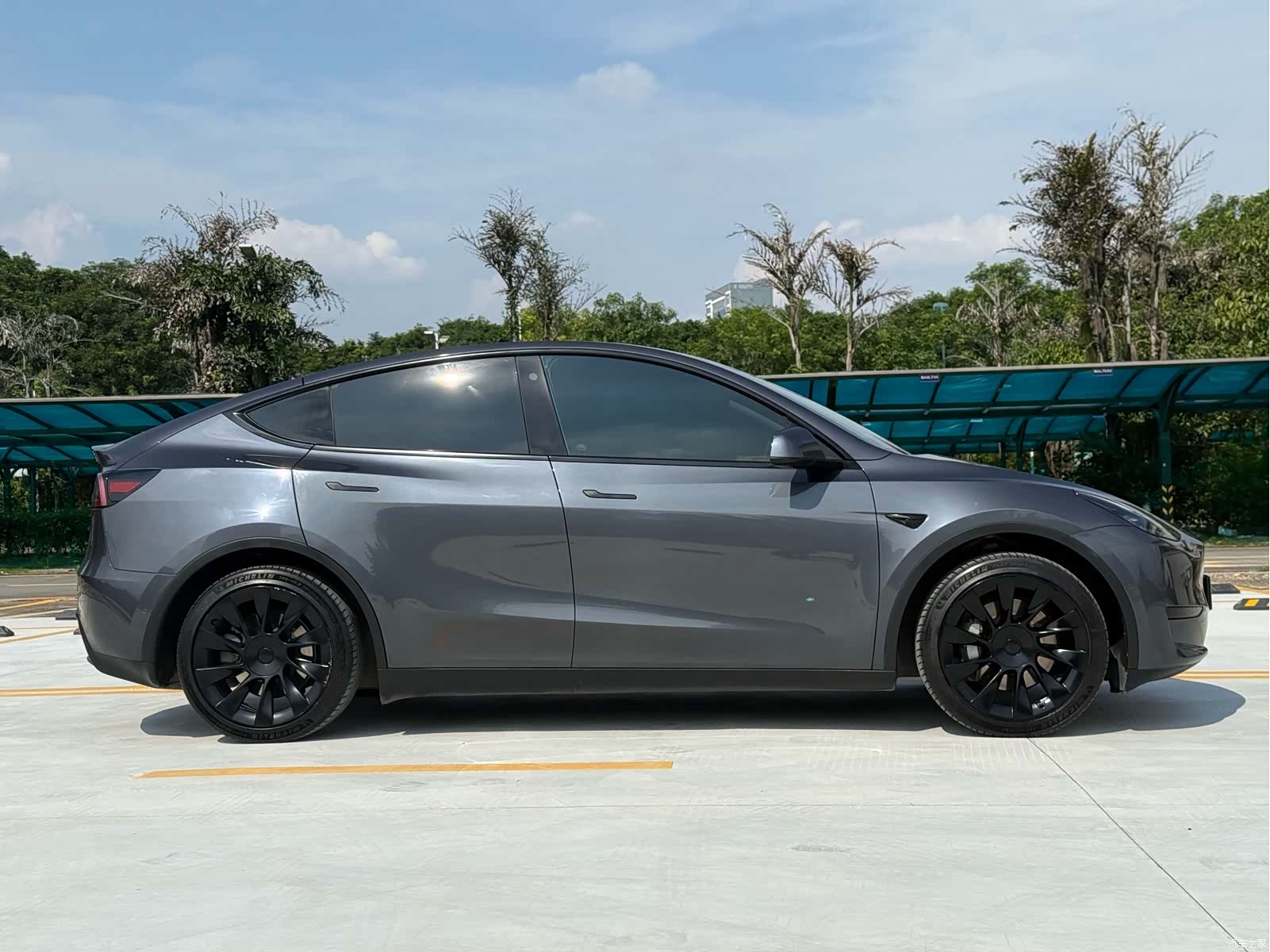 Tesla Model Y, 2023 16