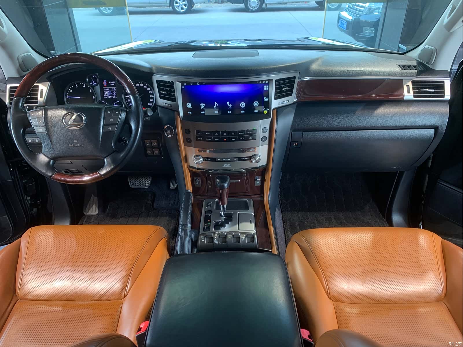 Lexus LX, 2013 8