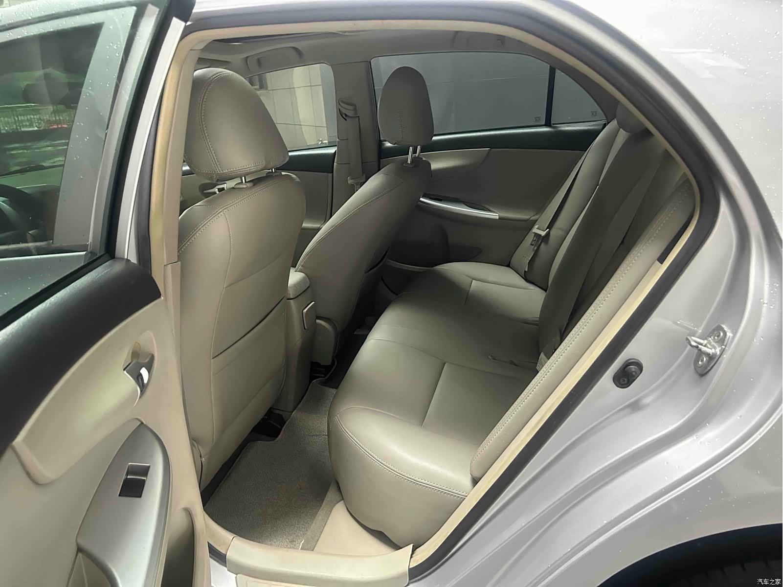 Toyota Corolla, 2011 все фото