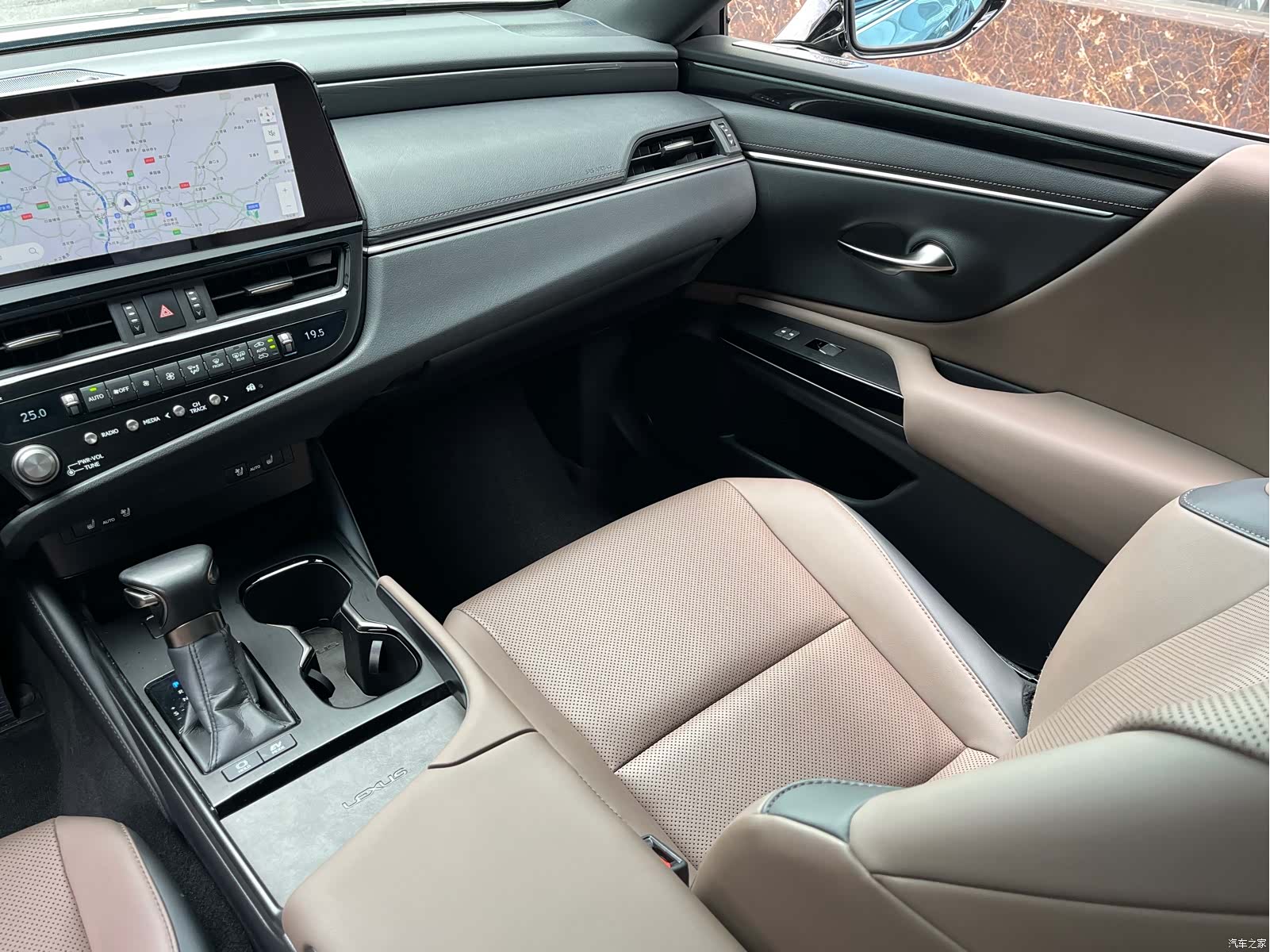 Lexus ES, 2024 13
