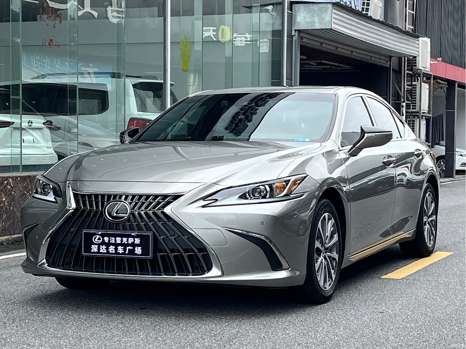 Lexus ES, 2024 1