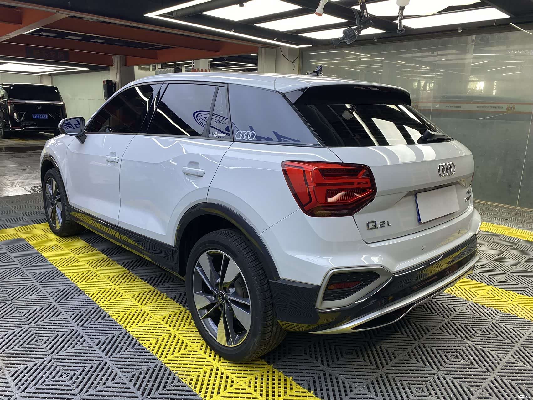 Audi Q2L, 2022 8