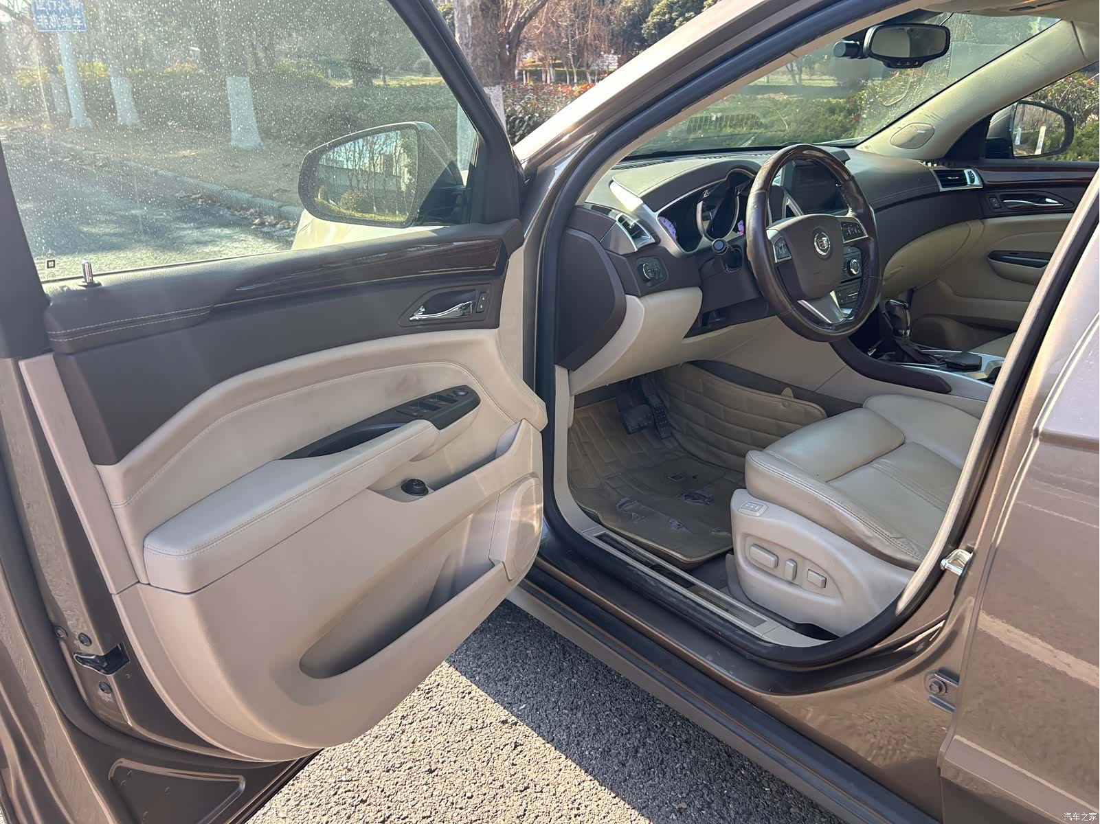 Cadillac SRX, 2011 6