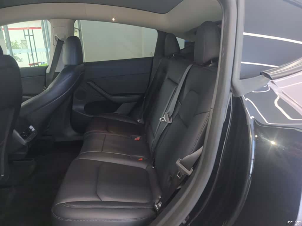 Tesla Model Y, 2022 17