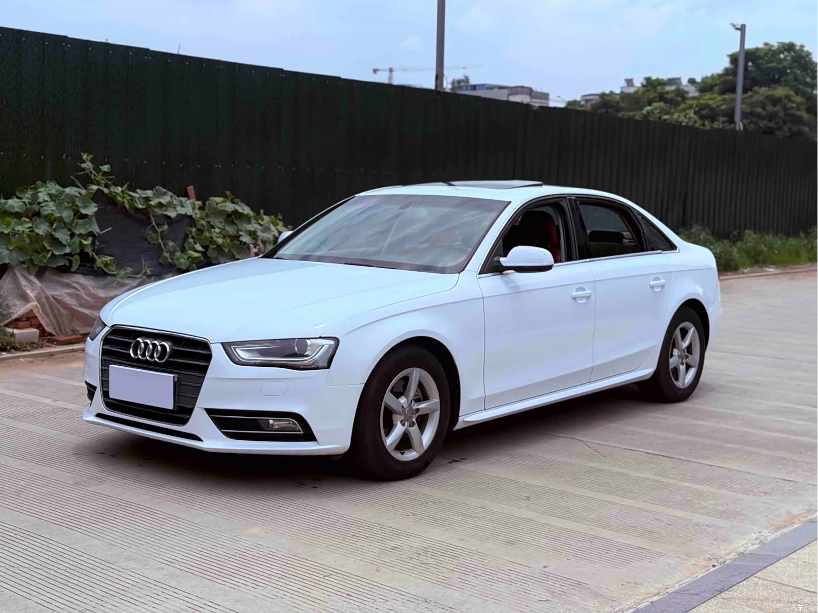 Audi A4L, 2013 1