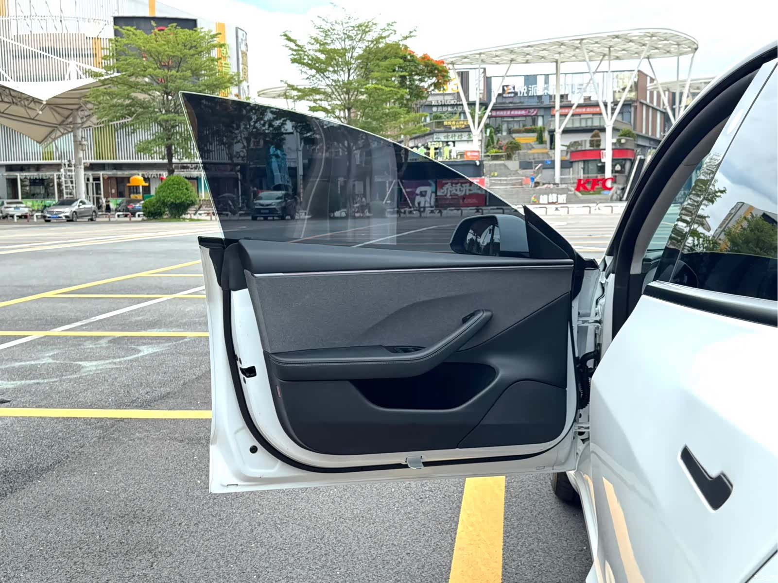 Tesla Model 3, 2025 10