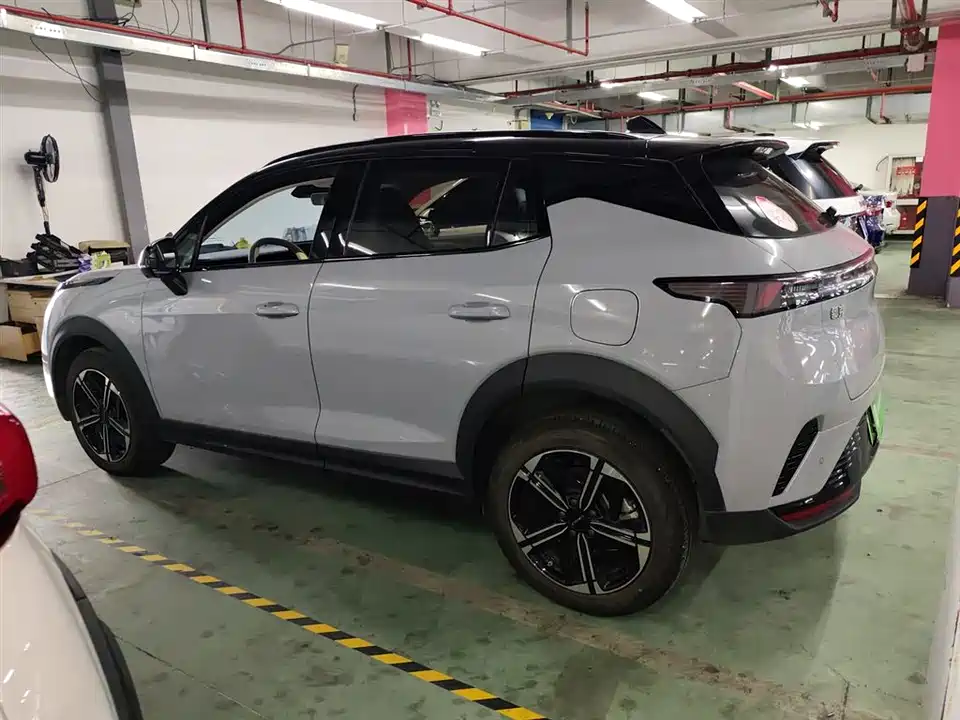 Lynk & Co 06 EM-P
