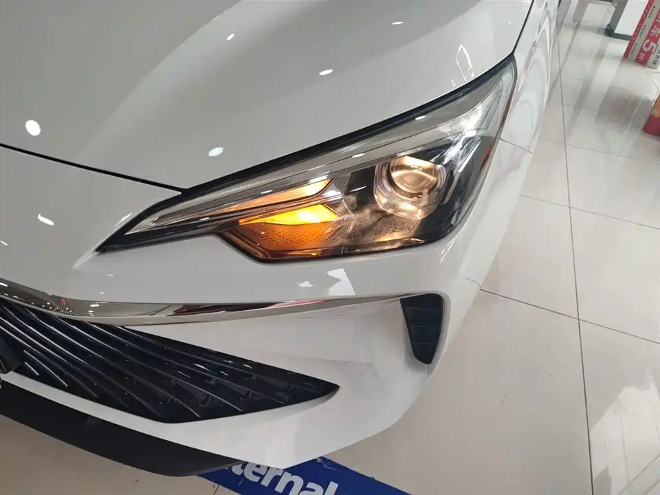 Roewe i5