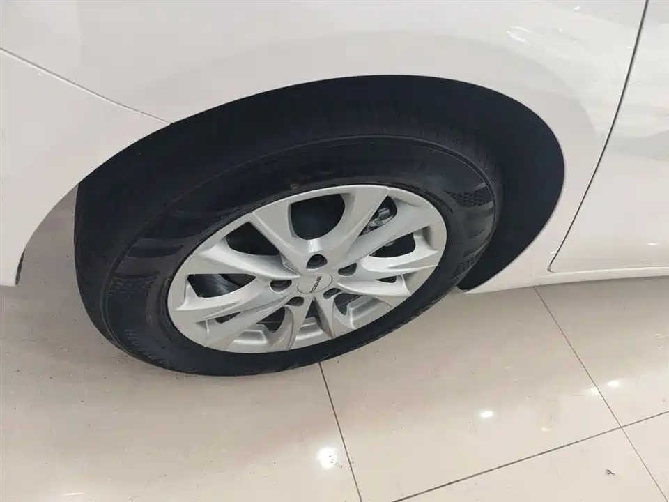 Roewe i5