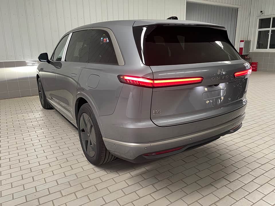 NIO L90