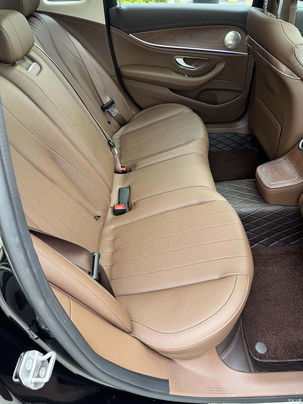 Mercedes-Benz E-Class, 2023 14