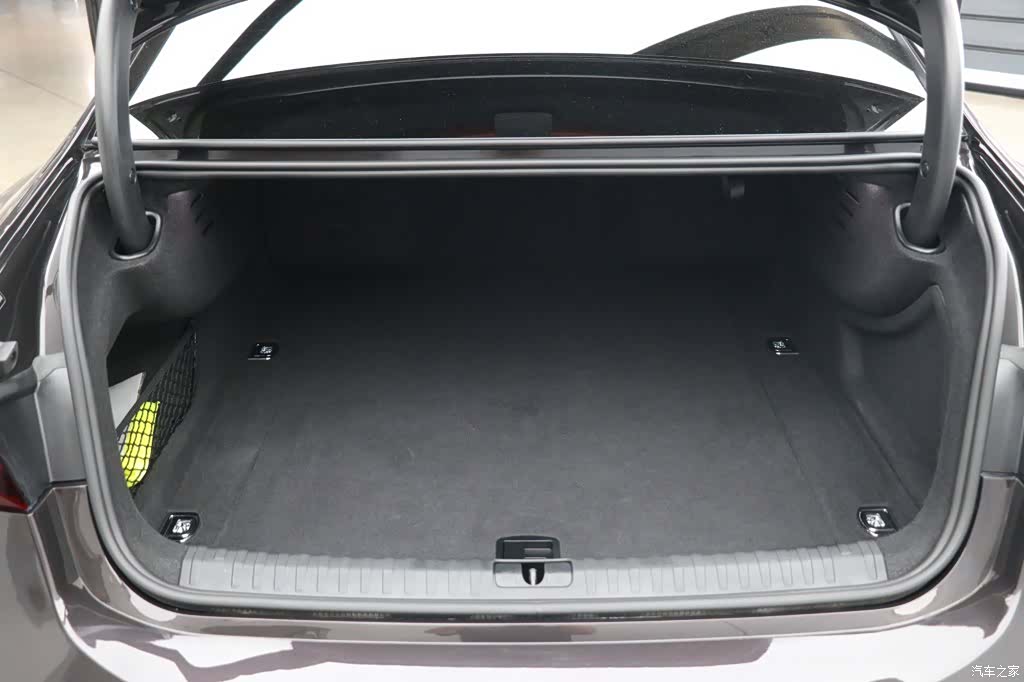 Audi A7L, 2026 32