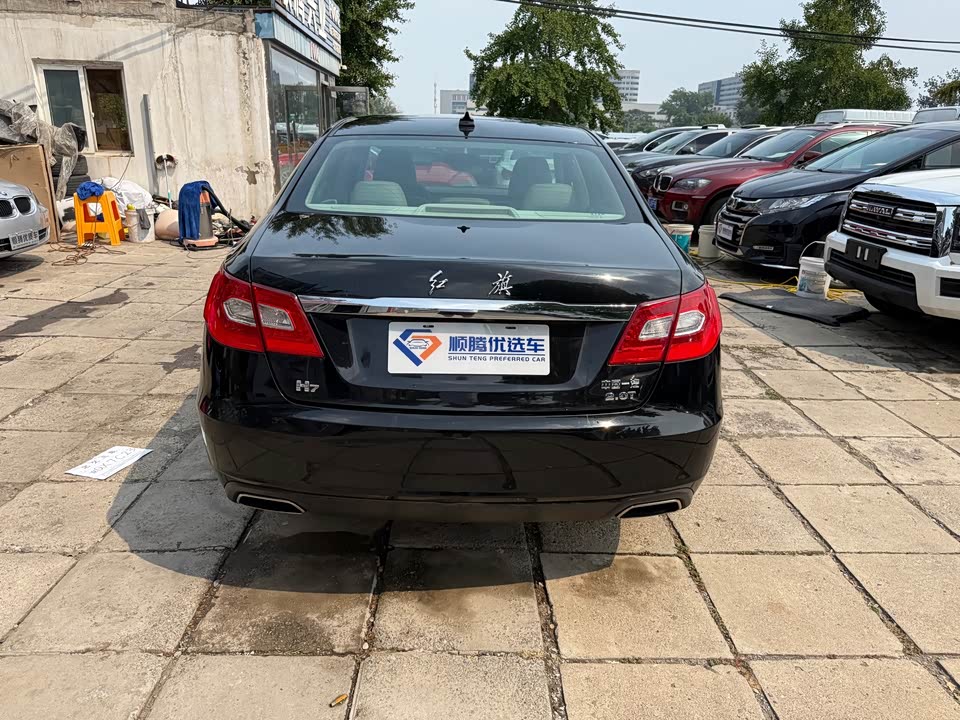 Hongqi H7