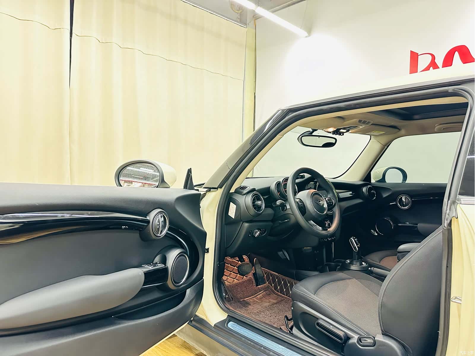 Mini ONE, 2020 18