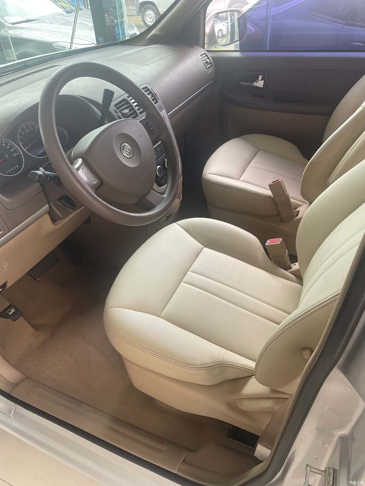 Buick GL8, 2017 8