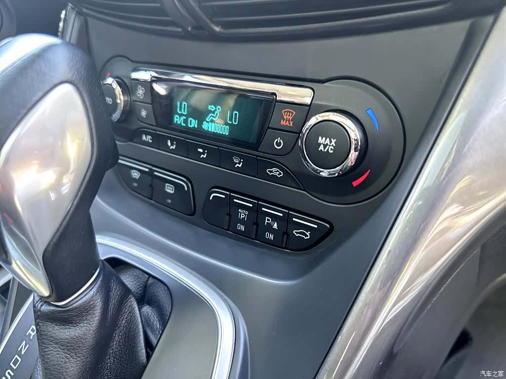 Ford Kuga, 2015 10