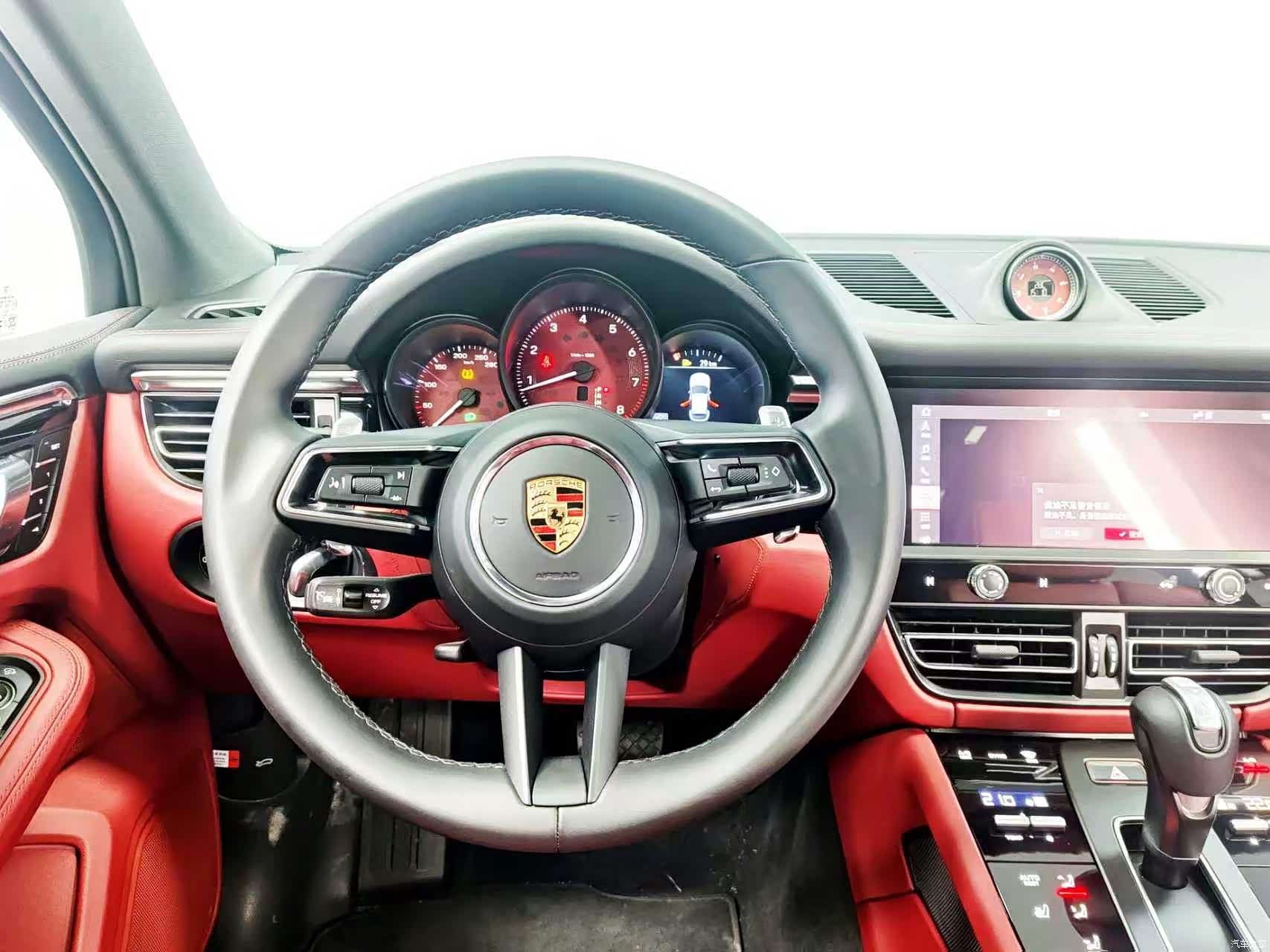 Porsche Macan, 2024 6