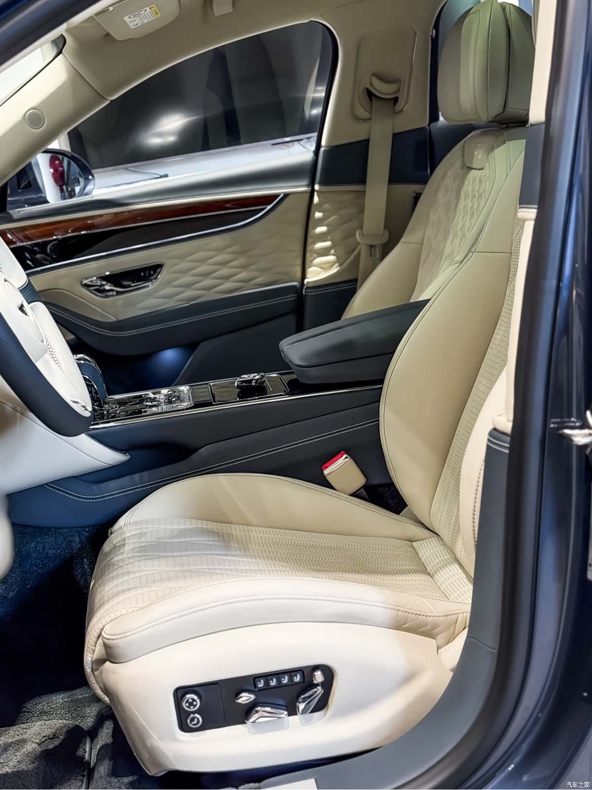 Bentley Flying Spur, 2020 13