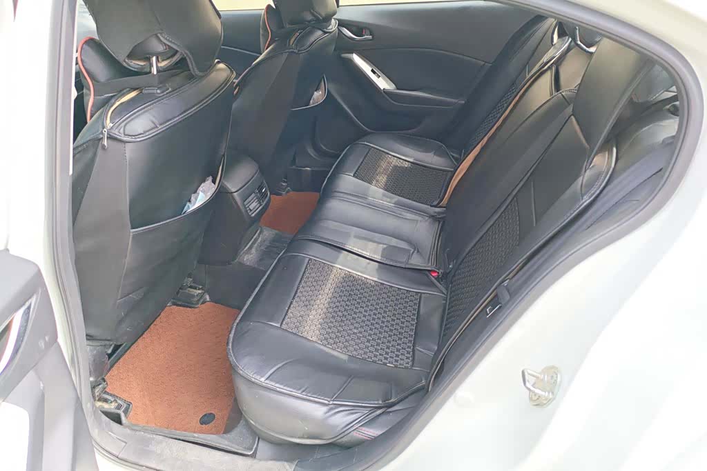 Mazda Mazda3, 2017 11