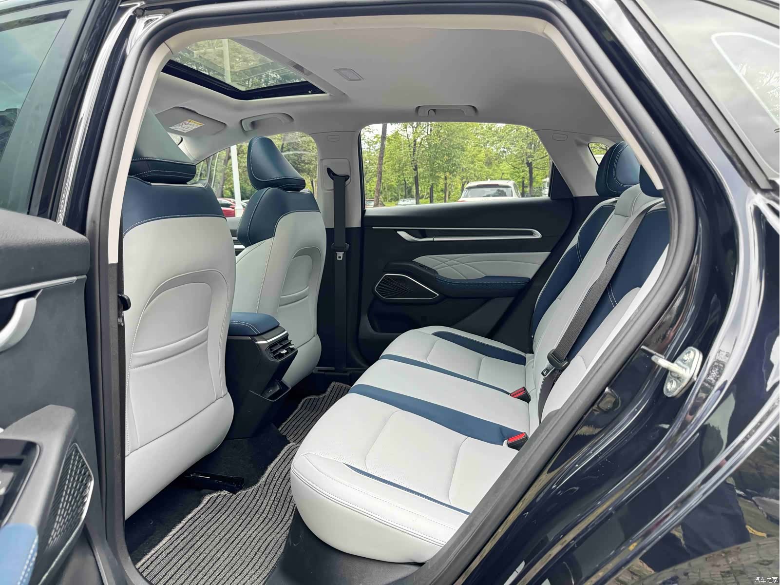 Geely Emgrand, 2022 10