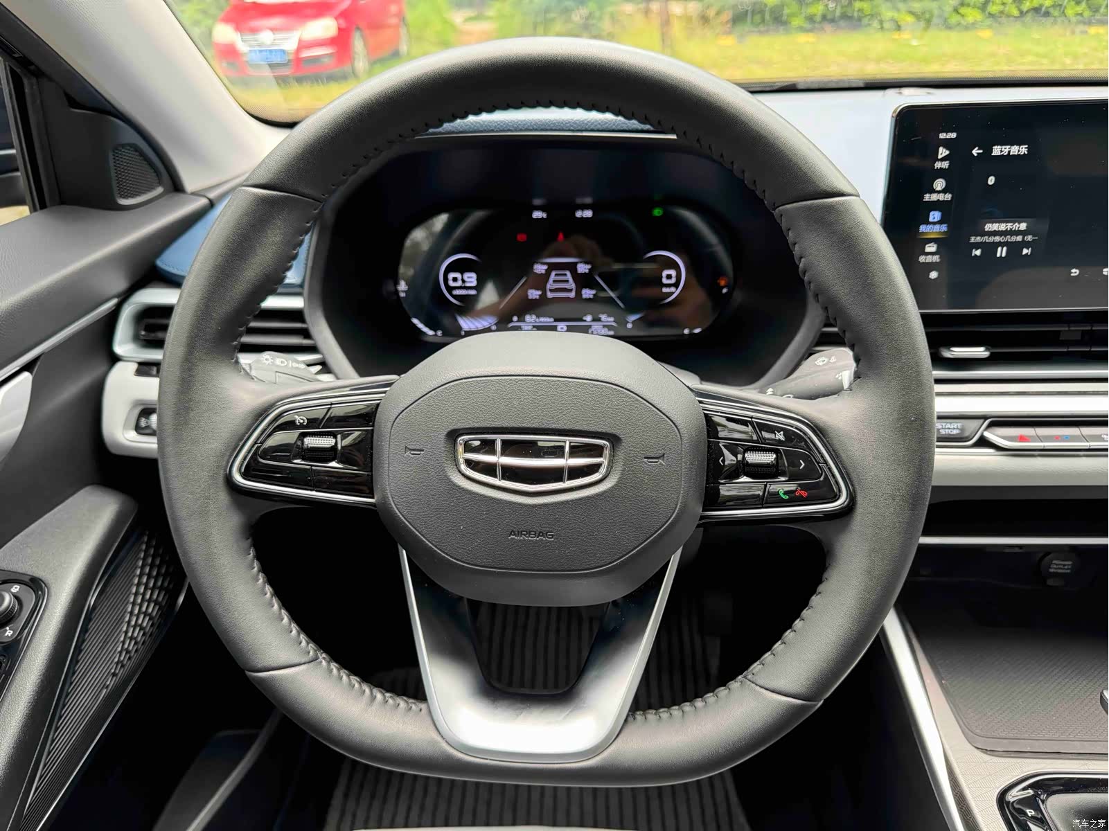 Geely Emgrand, 2022 13