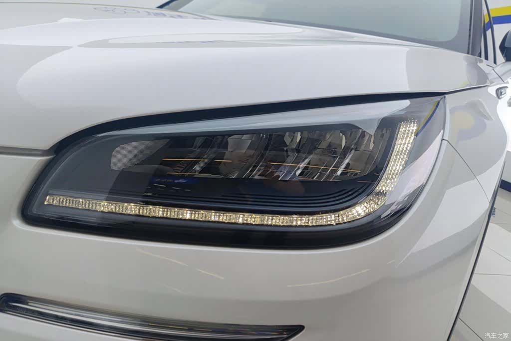 Lincoln Corsair, 2022 все фото