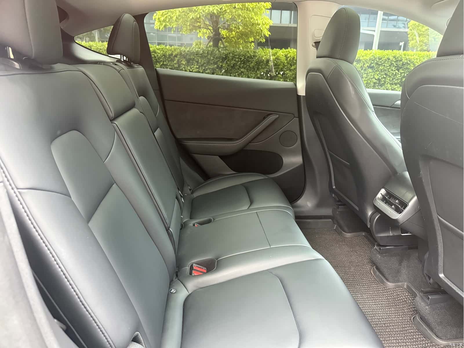 Tesla Model Y, 2023 18
