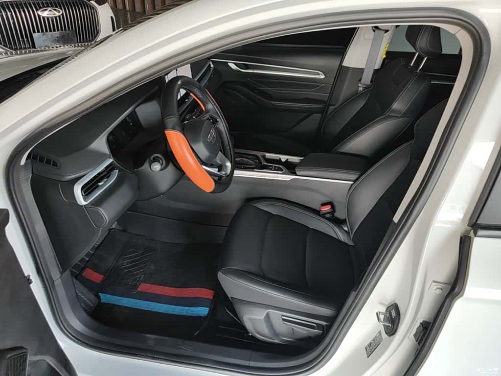 Geely Emgrand, 2025 15
