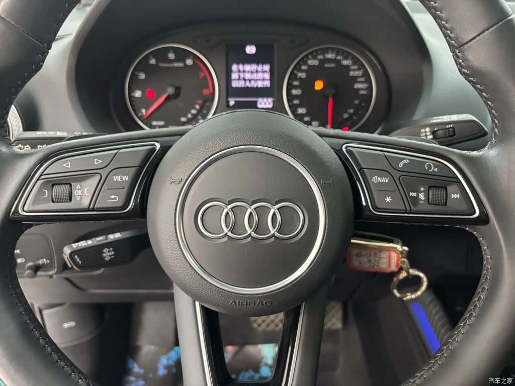 Audi Q2L, 2022 все фото