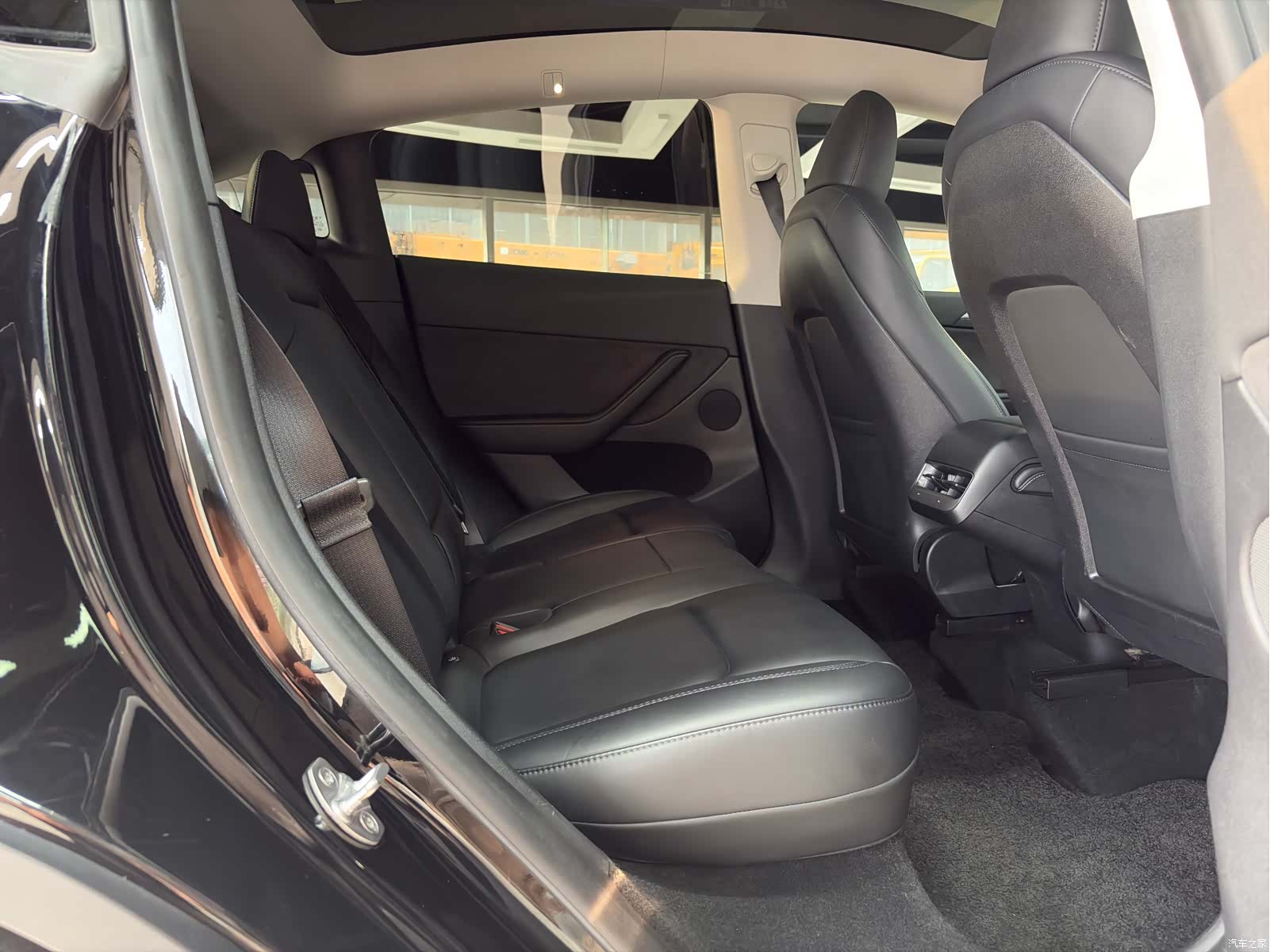 Tesla Model Y, 2024 9