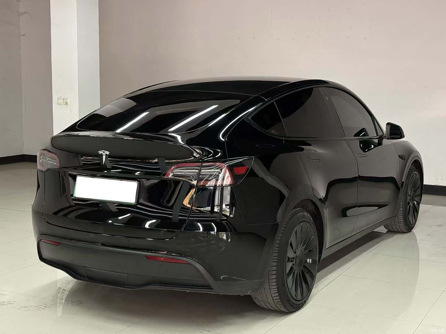 Tesla Model Y, 2024 6