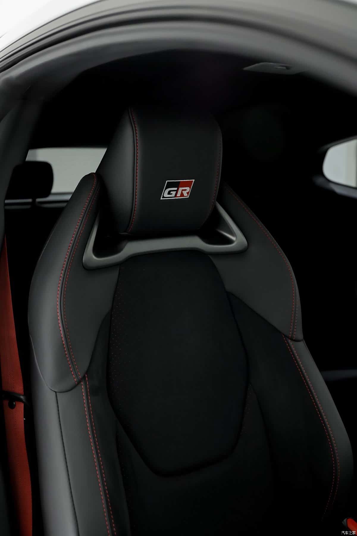 Toyota Yaris, 2026 6