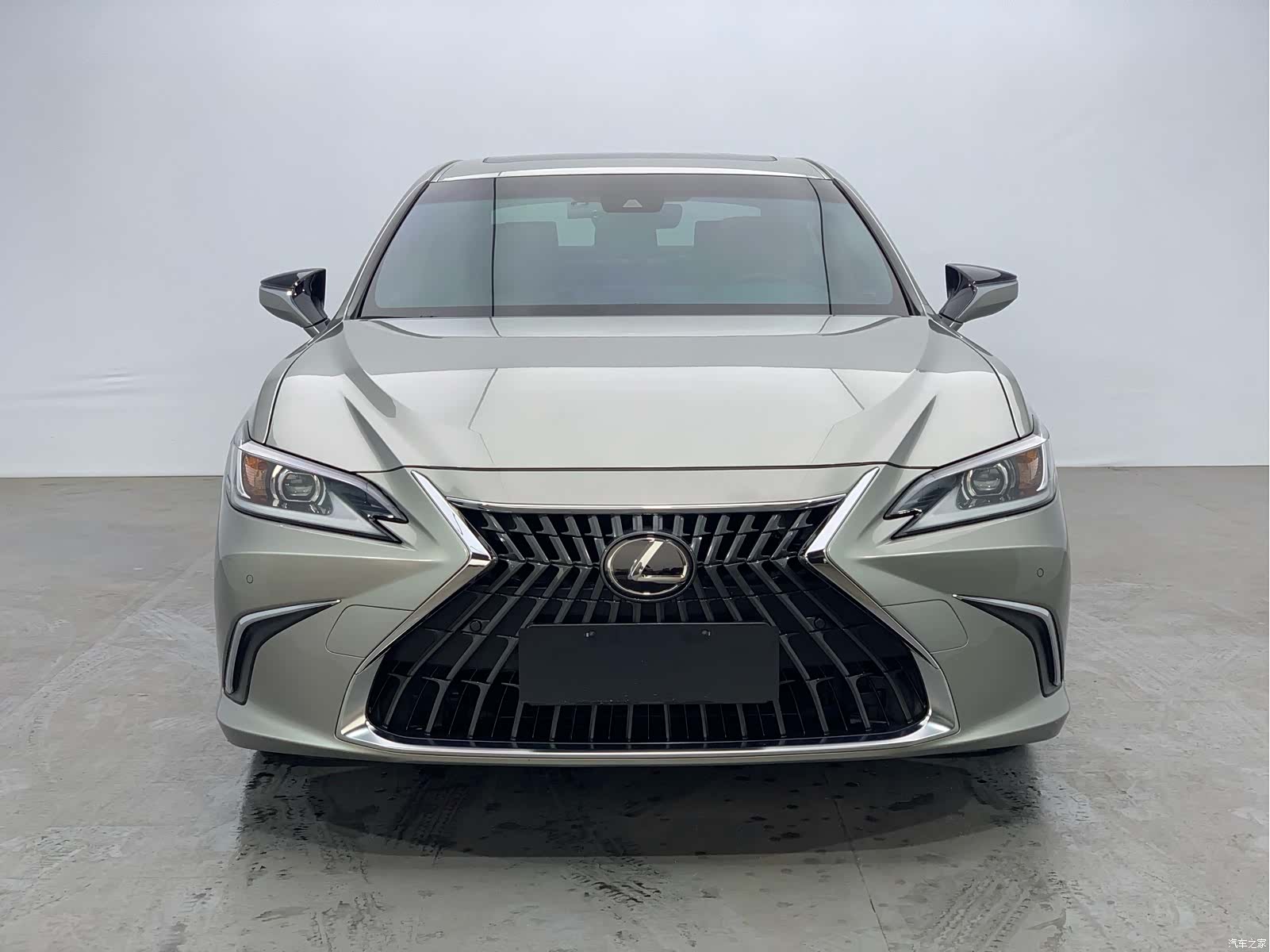 Lexus ES, 2022 2