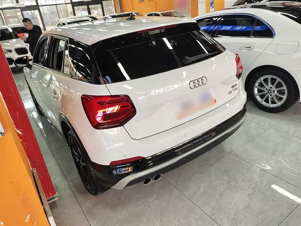 Audi Q2L