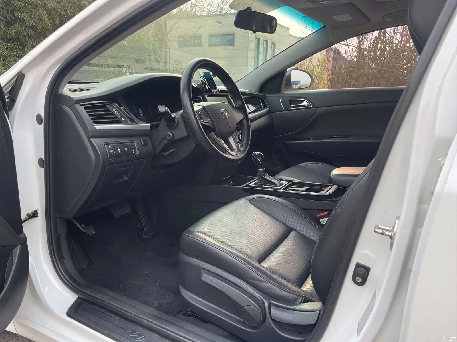 Hyundai DLX, 2016 11