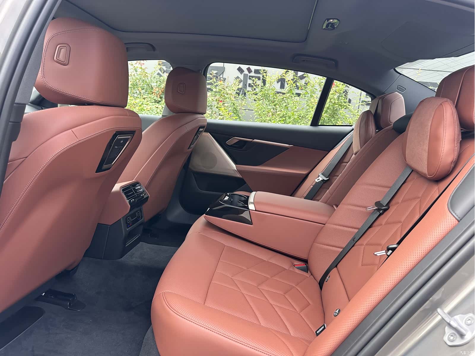 BMW i5, 2025 7